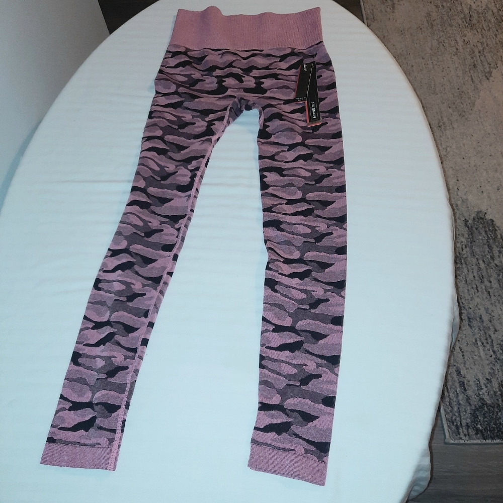 Camo Pink and gray camouflage leggings - Picture 6 of 7